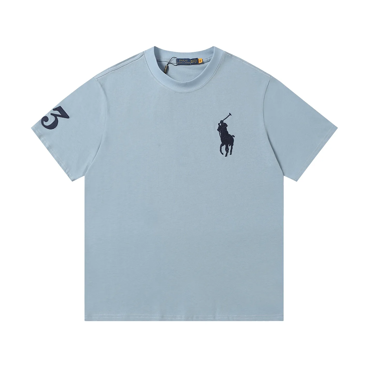 P130 Style number: A001 Brand reputation: Ralph Lauren is an internationally renowned high-end fashion brand, representing quality, style and status. Wearing its short sleeves can highlight consumers' taste and identity. Classic design: The brand has unique and timeless classic design elements, such as the polo logo, iconic color matching, etc., which are both fashionable and recognizable. High-quality fabric: Made of double yarn 280g fabric, usually made of high-quality cotton fabric, which is soft, breathable, and sweat-absorbent, comfortable to wear, and suitable for various occasions and seasons. Exquisite craftsmanship: Pay attention to detail processing and production technology, neat stitching, and tailoring to ensure the durability and beauty of the clothing. Diversified styles: covering a variety of styles from casual to formal, simple to gorgeous, meeting the individual needs and wearing scenarios of different consumers. Strong matchability: Can be matched with a variety of bottoms, jackets and accessories to easily create a variety of different fashion looks. Inheritance and innovation: While maintaining the traditional charm of the brand, we constantly innovate designs and incorporate new fashion elements to keep our products attractive. Brand values: The American lifestyle and positive values ​​conveyed by Ralph Lauren are also recognized and yearned for by consumers. Color: Black White Gray Blue White Blue Red Pink Sky Blue Bean Green Burgundy Complete Sizes: S, M, L, XL,